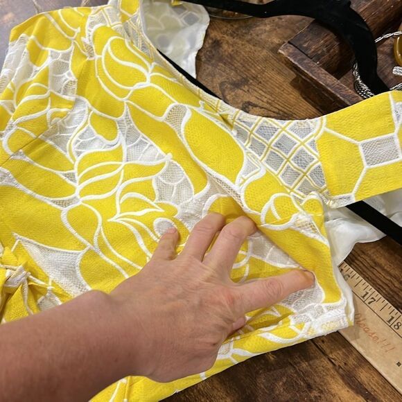 Amanda Lane  Yellow Rose Embroidered cocktail Dress, Lined, with Lace detail 8 - Picture 6 of 6